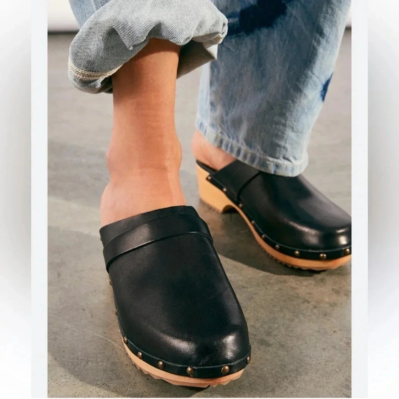 Free People Callum Clogs Black Leather Studded Wooden Base Size 37 6.5 - Picture 1 of 7